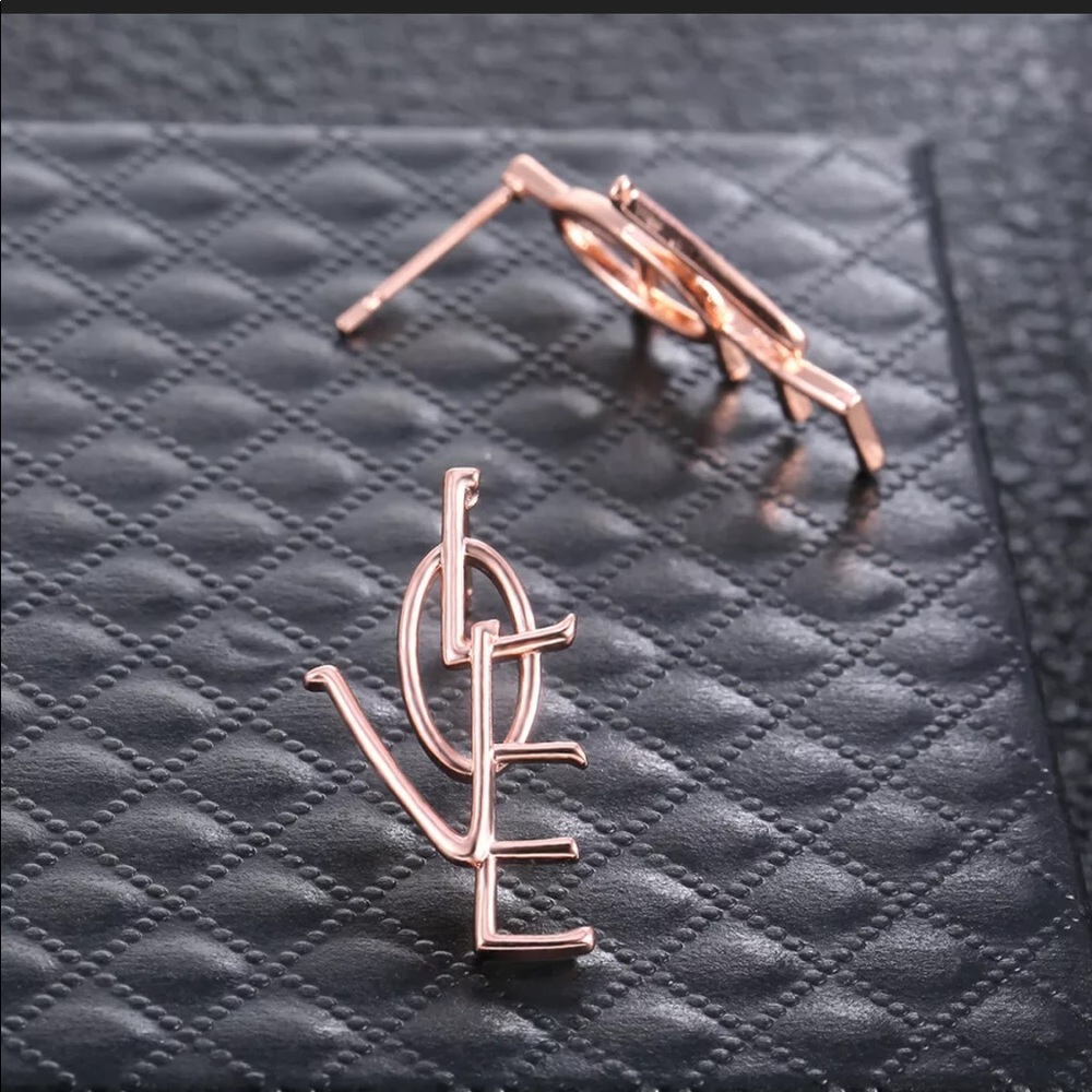 New Women’s Romantic LOVE Stud Earrings - Picture 12 of 12